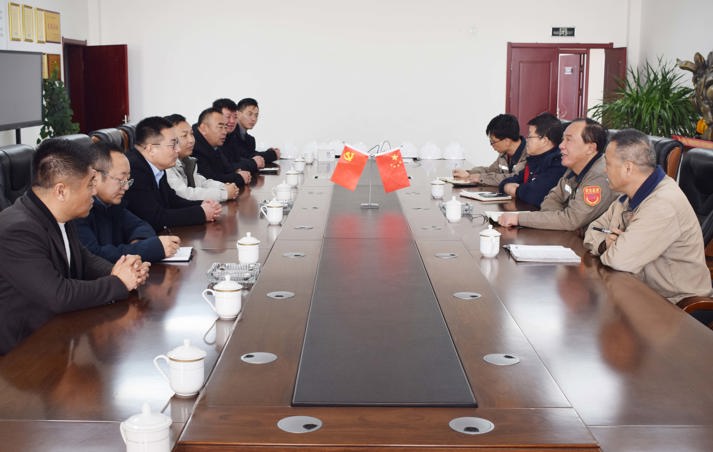 察右前旗旗委常委、統(tǒng)戰(zhàn)部部長朝魯孟深入旭峰炭素公司開展“助企行動”專項調(diào)研